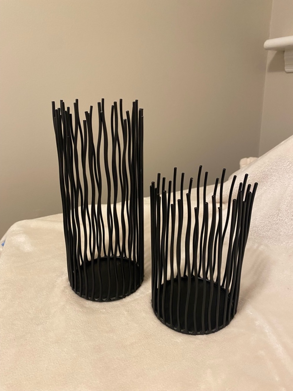 🌸 Black Wire Cylinder Candle Holders - Set of 2 - Picture 2 of 7